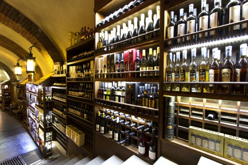boutique-GRIMAUD-min_world_street_travel_shop_canon_georgia_wine_bottles-429767